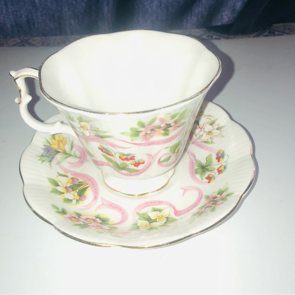 Royal Albert Canada Emblem Teacup - “ Our Emblems Dear” fluted teacup- - Picture 10 of 10